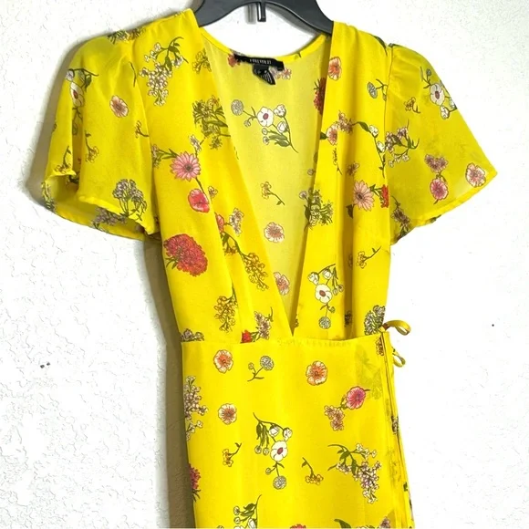 Forever 21 Yellow Floral Wrap Dress Size Small - Picture 3 of 6